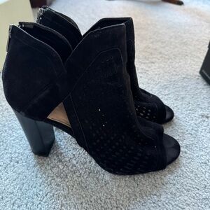Vince Camuto Cranita black size 11 open toe bootie